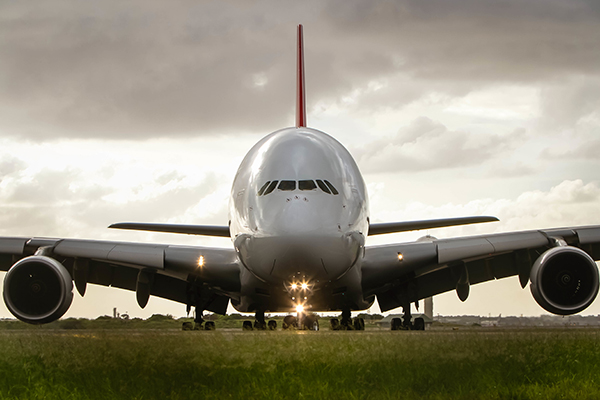 un avion A380 de face