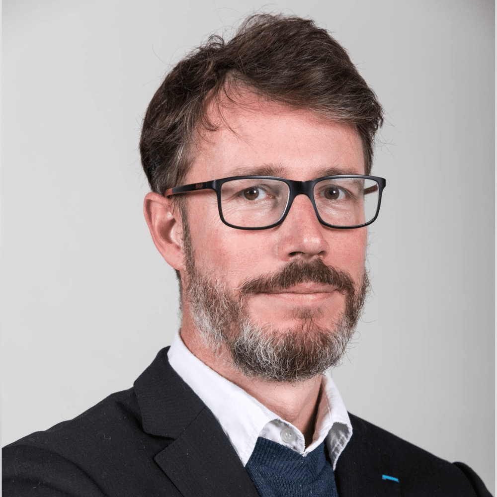 Vincent ROBERT – EC Astrophysique, responsable des filières Espace, Lanceurs et Spatial ; chercheur associé au LTE (Laboratoire Temps‑Espace), responsable scientifique du projet NAROO