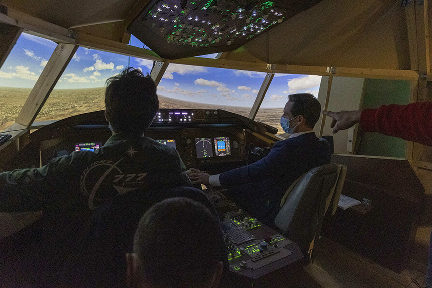 Visite à l’IPSA Paris par Jean-Baptiste DJEBBARI, Ministre délégué aux Transports, à l’occasion du Festival du vol IPS’AIR 2022 © Laurent Guichardon